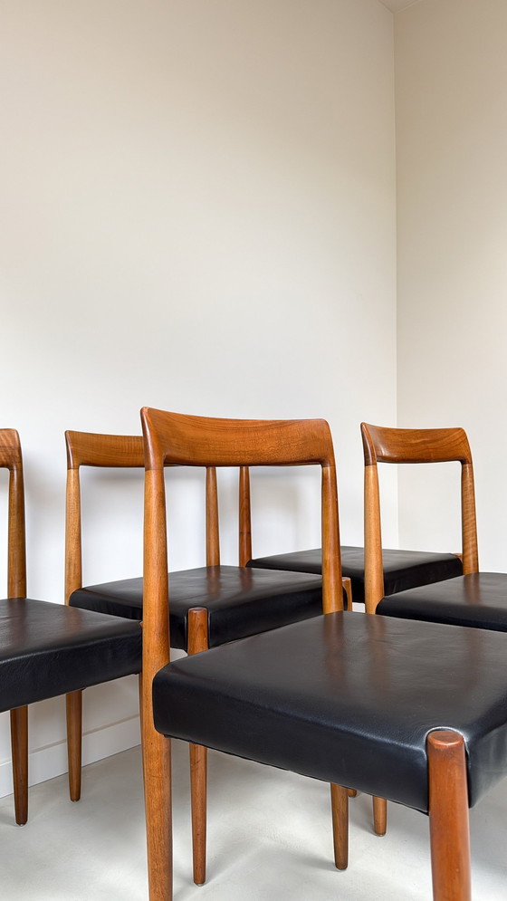 Image 1 of Fünf antike Lübke-Esszimmerstühle aus Holz mit Kunstledersitzen