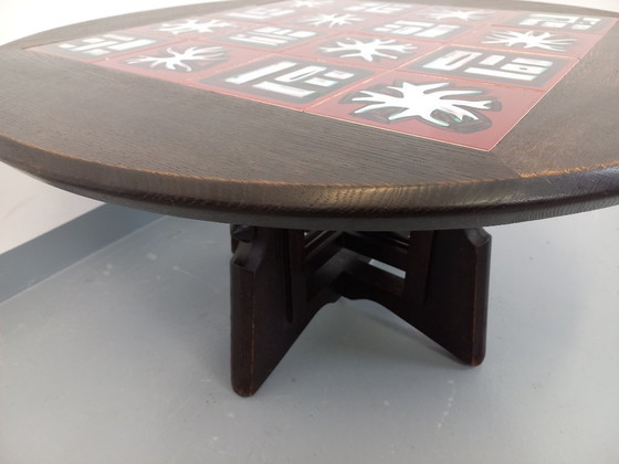 Image 1 of Table basse ronde modulable en table à manger “monte et baisse” vintage Guillerme et Chambron en chêne massif et céramique