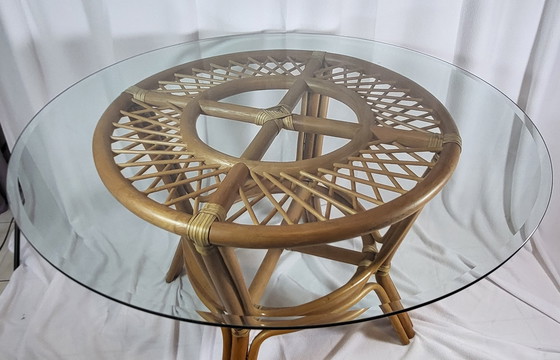 Image 1 of Rotan tafel met glazen blad Frankrijk 1970