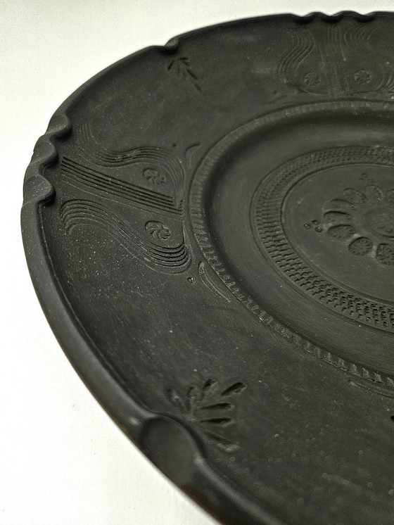 Image 1 of Piatto da parete UNICO, grande, vintage, fatto a mano in CERAMICA NERA ungherese, anni '70