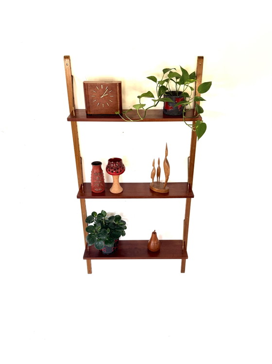 Scaffale da parete modulare vintage danese in teak anni '60 – Scaffali a muro, Wood, Brass (photo 5 of 6)