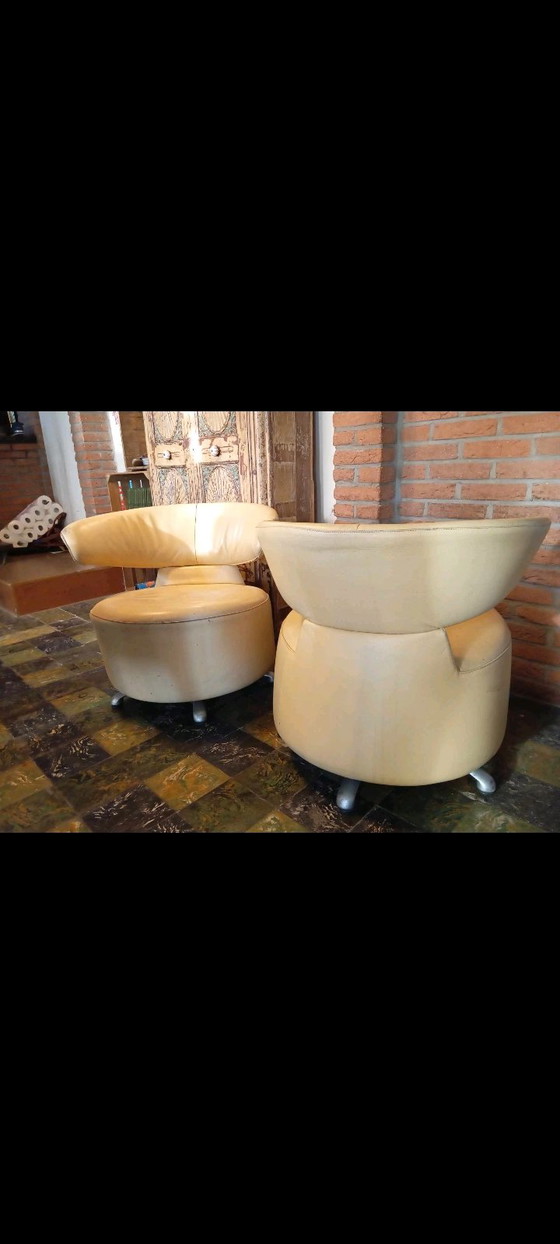 Image 1 of 2x lederen Cassina fauteuils draaibaar