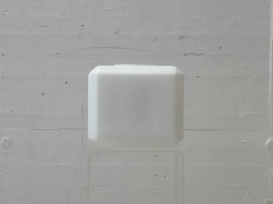 Image 1 of Suspension vintage en verre opalin cubique, années 1940