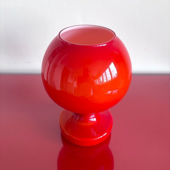 Image 1 of Lámpara de mesa de cristal opalino rojo, Osvetlovaci sklo, Checoslovaquia