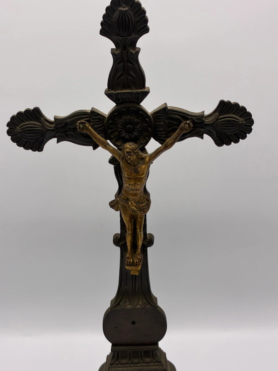 Crocifisso d'altare in bronzo - Cristo dorato - XIX secolo - Stile neogotico – Sculture, Bronze (photo 2 of 6)