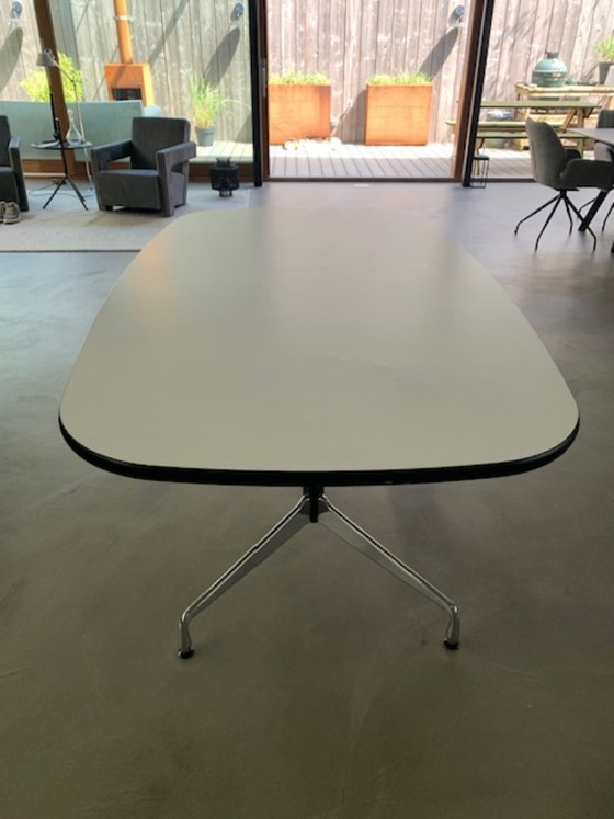 Image 1 of Table segmentée Vitra Eams