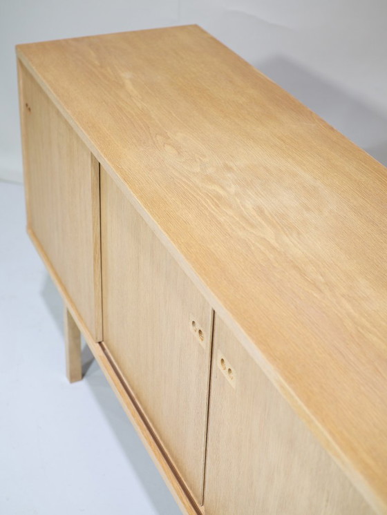 Image 1 of Eiken lowboard dressoir Deens vintage
