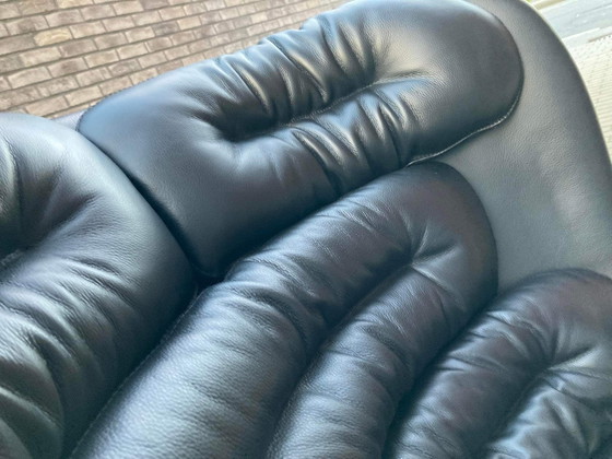 Image 1 of 2 chaises Joe Colombo Elda en cuir noir et fibre de verre blanche