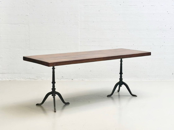 Image 1 of Tavolo in castagno con gambe in ghisa Horgen Glarus, anni '20-'40