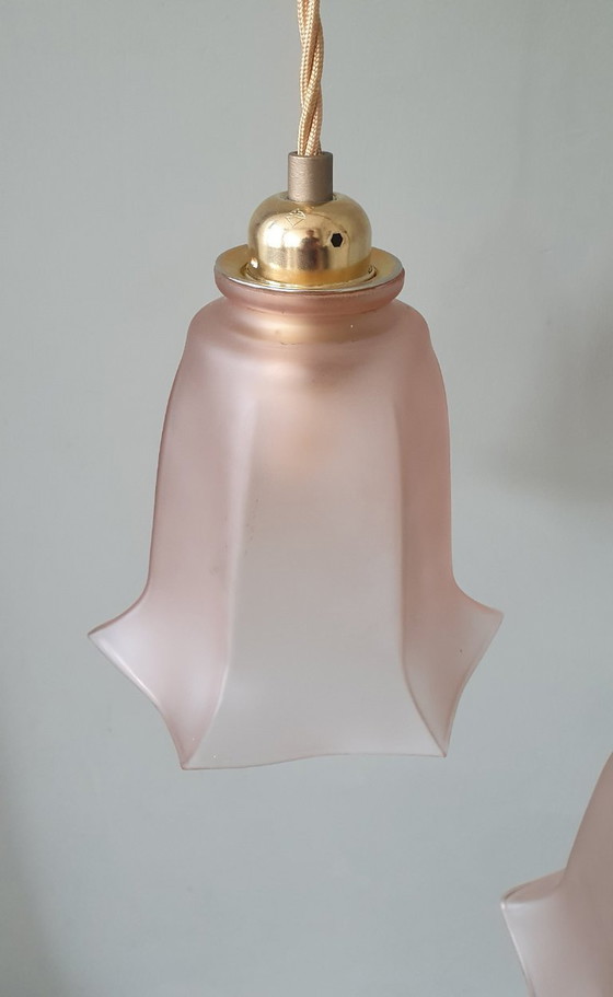 Image 1 of Set Vintage franse roze hanglampen van gekleurd glas.