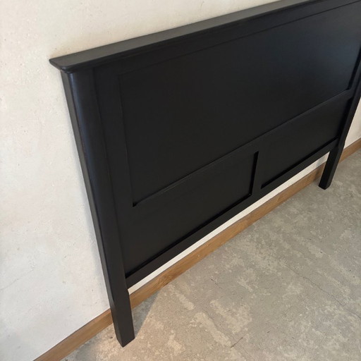 Cabecero de madera negra