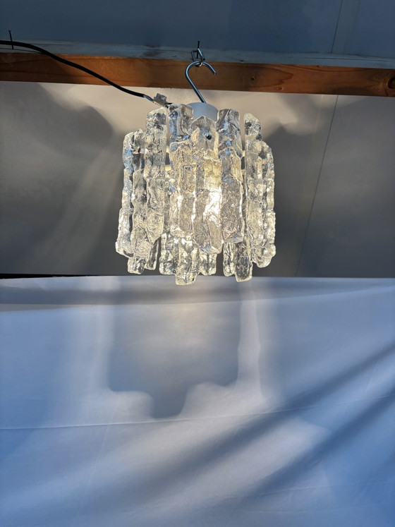 Vintage J.T. Kalmar ijsglas hanglamp jaren '60/'70 design – J.T. Kalmar Franken, Plafondlampen (photo 9 of 10)