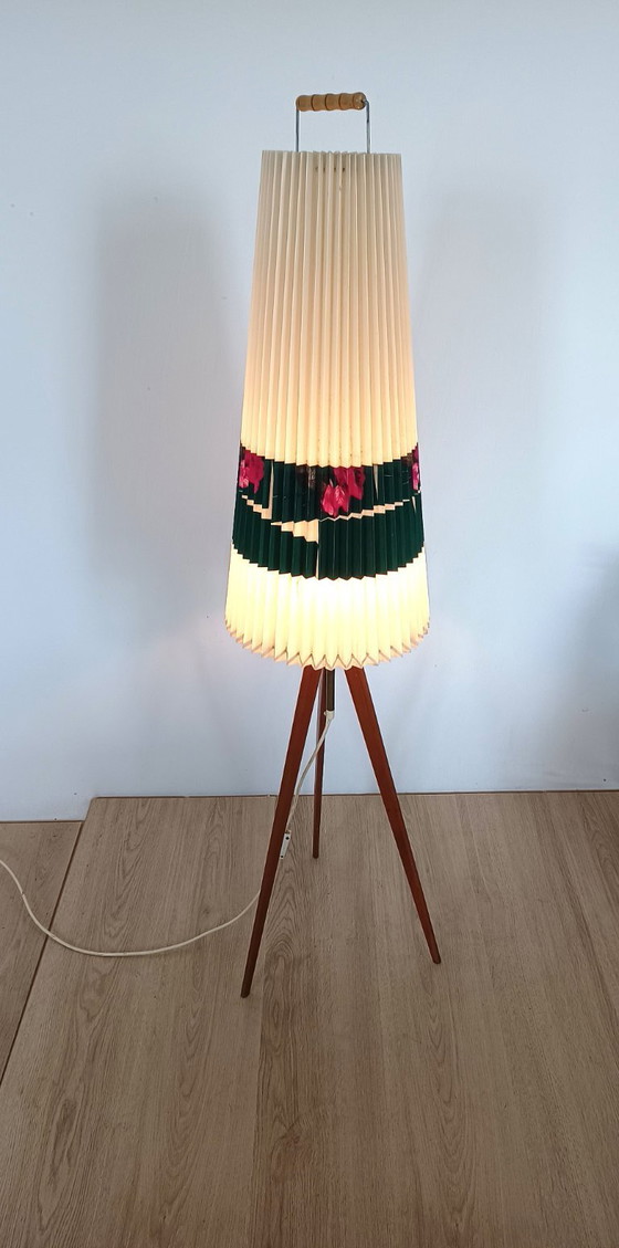 Image 1 of Lámpara de pie de los años 50 sobre trípode de madera