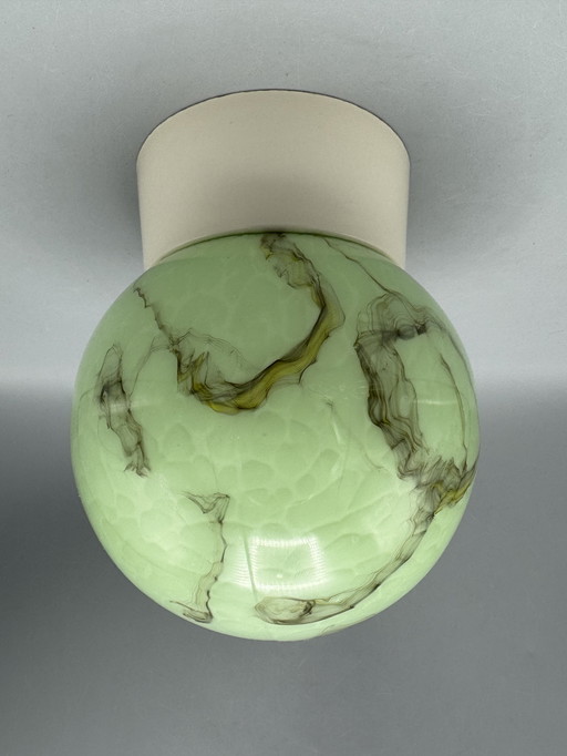 Vintage opal green ceiling lamp with marble look – atmospheric retro eye-catcher