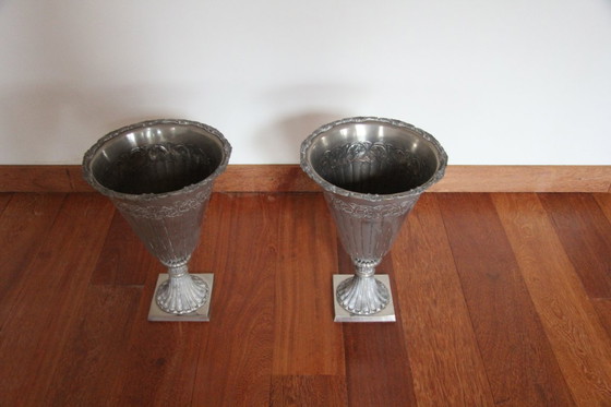 Image 1 of 2 monumentale silberfarbene Ziervasen