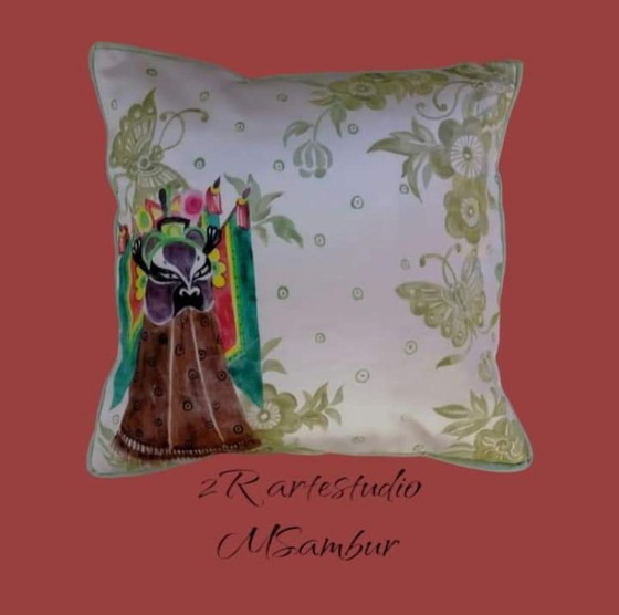 Image 1 of Dekorative Kissenbezüge aus der Kollektion BIRDS. Handbemalt.