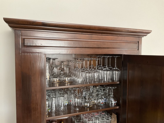 Image 1 of Magnifique armoire de chasseur en bois de cerisier