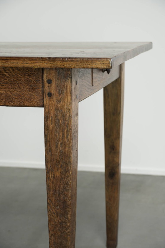 Beautiful French farmhouse dining table from early/mid-19th century, solid oak with 2 drawers – Wood (photo 10 of 12)