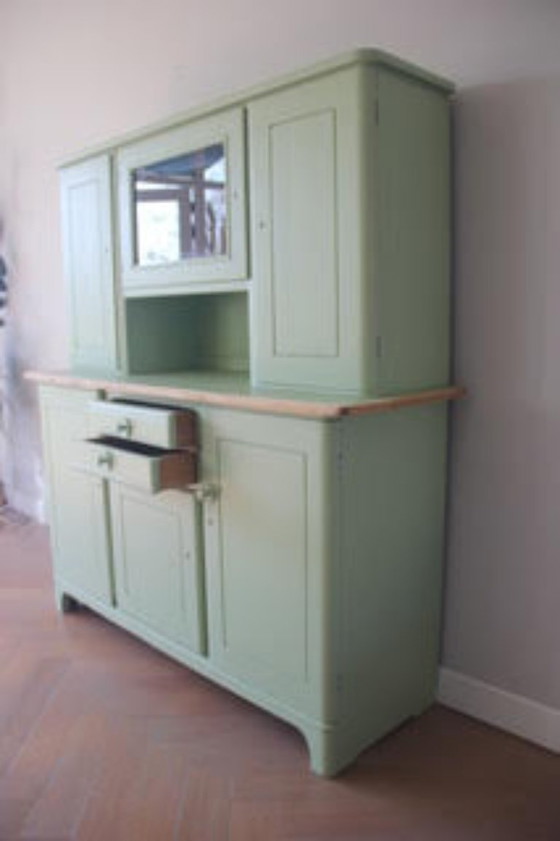 Image 1 of Gran aparador/vitrina de madera - Verde salvia