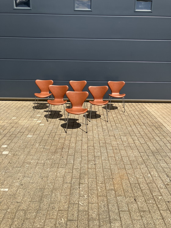 Image 1 of 6x Fritz Hansen series 7 Vlinderstoelen in Cognac leder NIEUW!!
