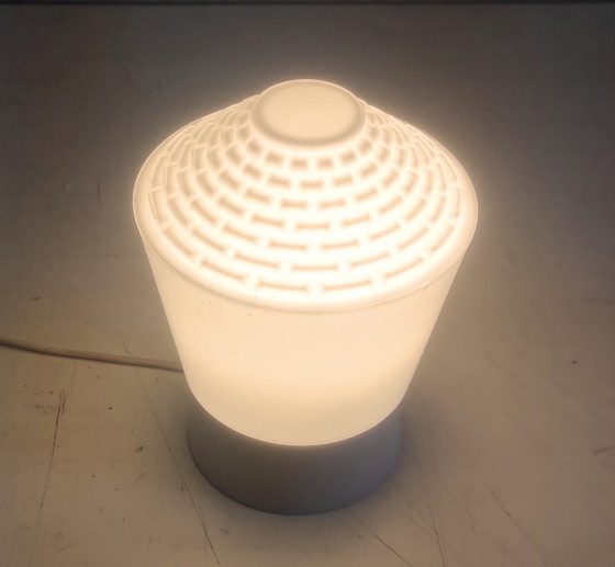 Image 1 of Lampadario in stile Bauhaus in vetro opalino - metà del XX secolo
