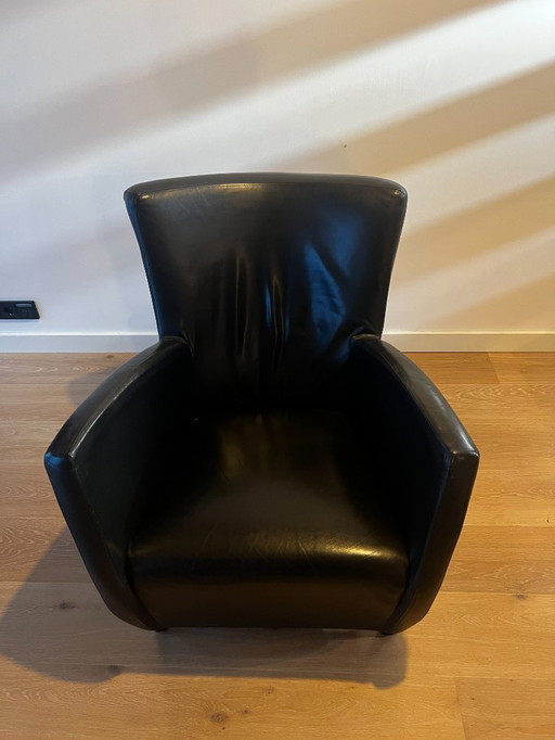 In uitstekende staat verkerende zwart leren design stoelen. 