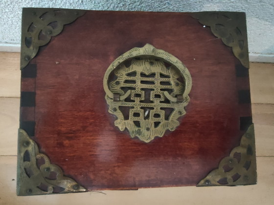 Joyero chino antiguo – Madera de palisandro y paneles de jade tallados a mano – Objetos decorativos, Brass (photo 7 of 12)