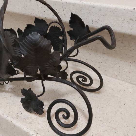 Image 1 of Prachtige flessenhouder in smeedijzer druivenblad uit Frankrijk 