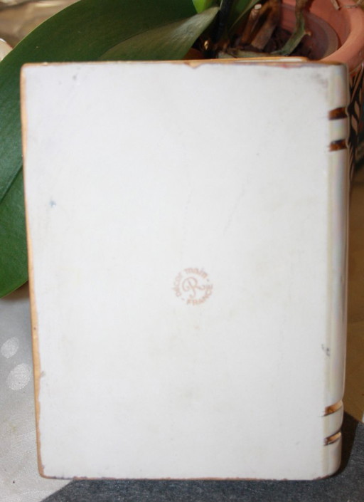 Porcelain book with lovers motif - 15 cm high, 12 cm wide