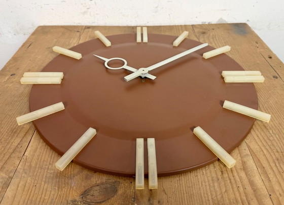 Image 1 of Reloj de pared industrial marrón de oficina de Pragotron, década de 1970