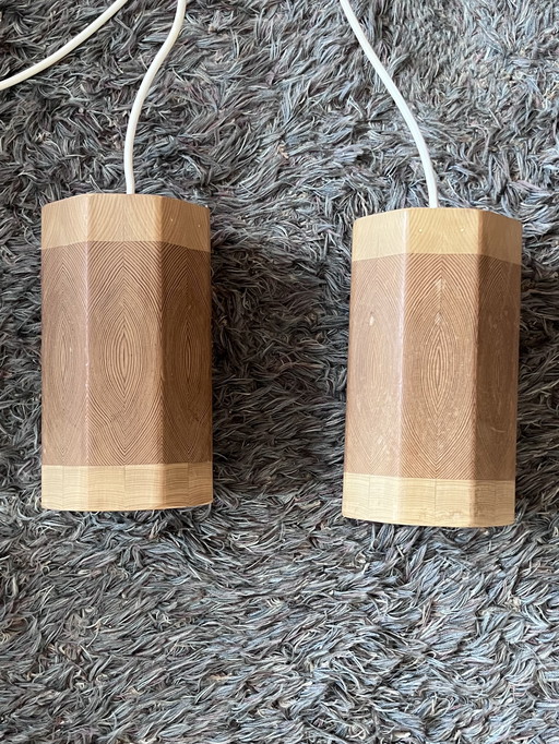 2 lampade a sospensione vintage in pino scandinavo della metà del XX secolo
