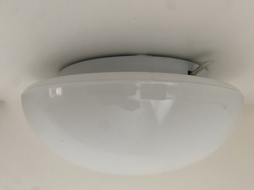 Applique murale/plafonnier vintage en verre opalin massif