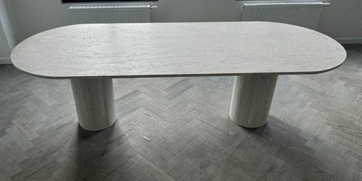 Mesa de comedor de travertino
