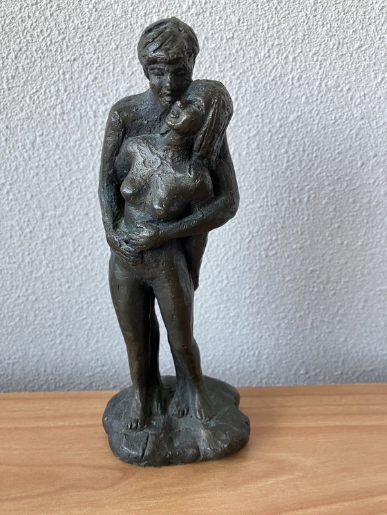 Image 1 of Statue en bronze massif représentant un couple amoureux. Poids : 2 kg.