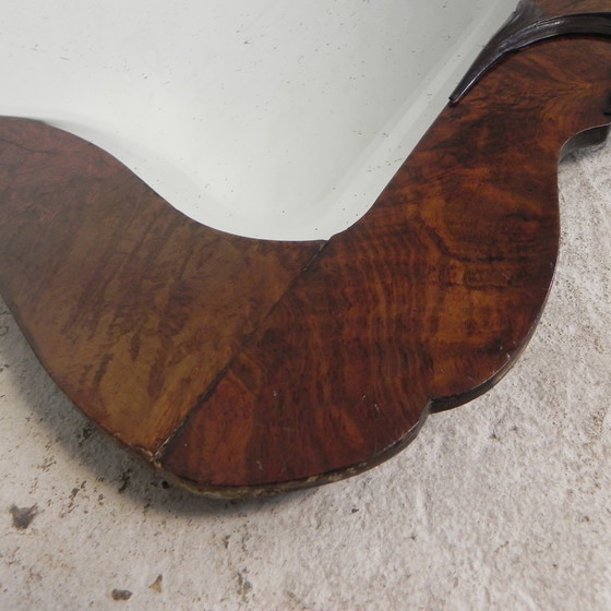 Image 1 of Miroir romantique avec verre poli dans un cadre en noyer, 1942