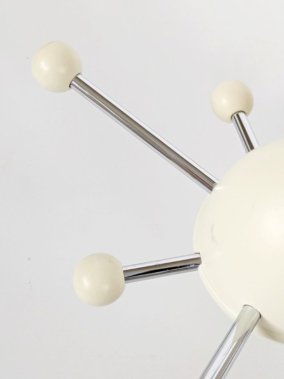 Image 1 of Porte-manteau vintage Spoutnik de l'ère spatiale, patère murale atomique en plastique chromé et crème, années 1970