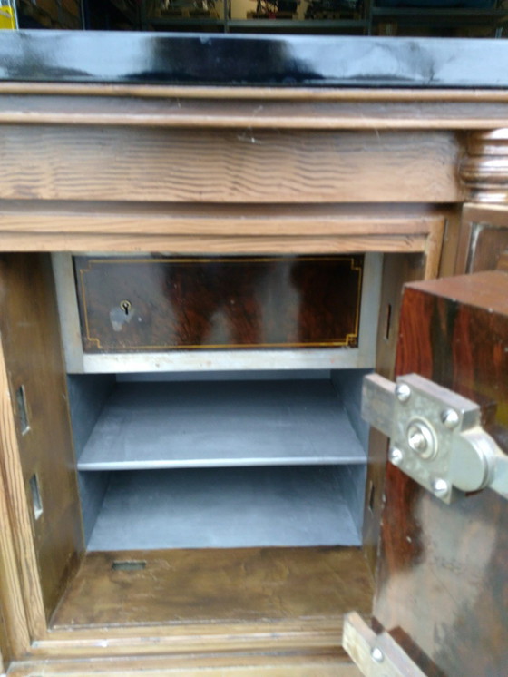 Image 1 of Caja fuerte antigua