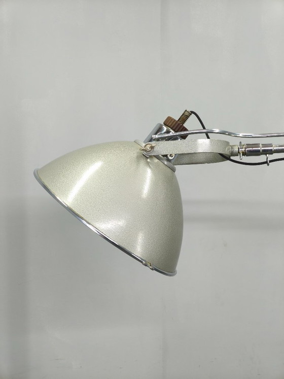 Image 1 of Tsjechische industriële chirurgische vloerlamp uit een militair ziekenhuis, jaren 1950