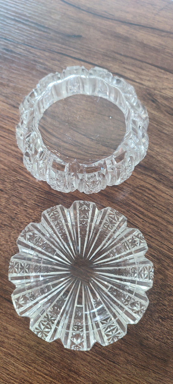 Image 1 of Poudrier ancien en verre ciselé