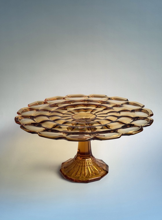 Image 1 of Porte-gâteau - Lady - Ankerglas Bernsdorf- Période Art Déco (années 1930)- Verre ambré