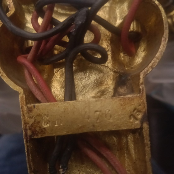 Image 1 of verguld bronzen kandelaar en wedgwood bord, laat 19e eeuw leeuwenkop beer