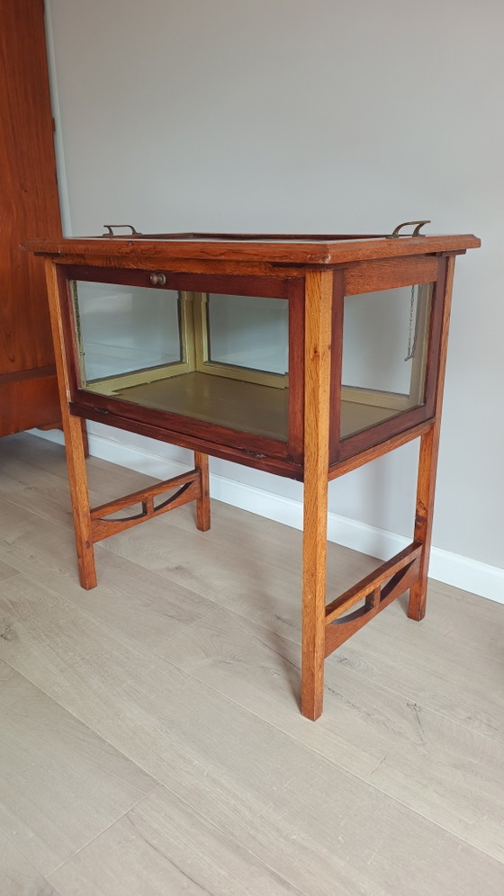Image 1 of Magnifique vitrine vintage unique de style Arts & Crafts