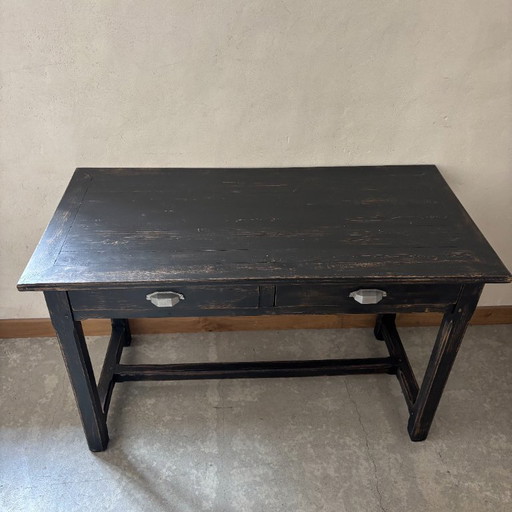 Black table with 2 drawers