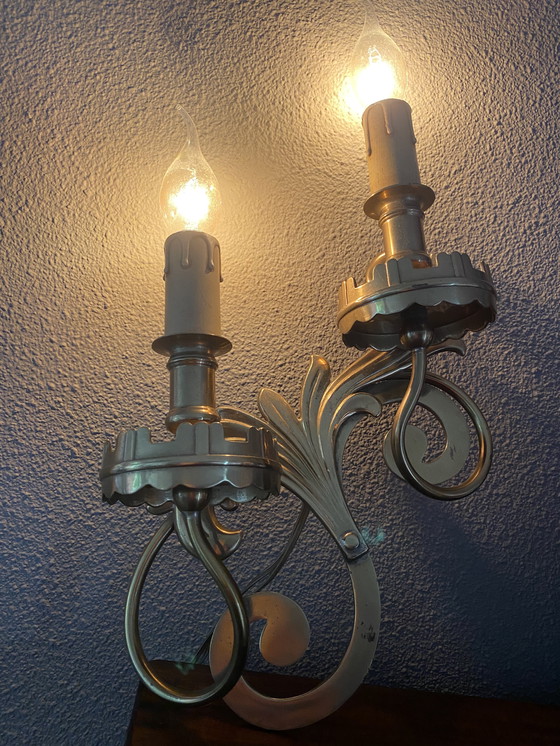 Image 1 of Lampada da parete a forma di giglio in oro antico con candela