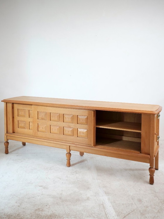 Image 1 of Dressoir van Guillerme en Chambron in licht eikenhout, brutalistische stijl