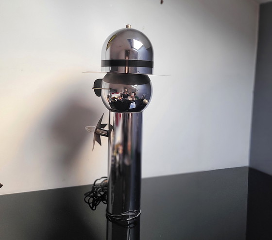 Image 1 of VINTAGE TORINO LAMP CO. ITALIË 1970 RETRO FUTURISTISCHE POLITIEMAN / SHERIFF TAFELLAMP