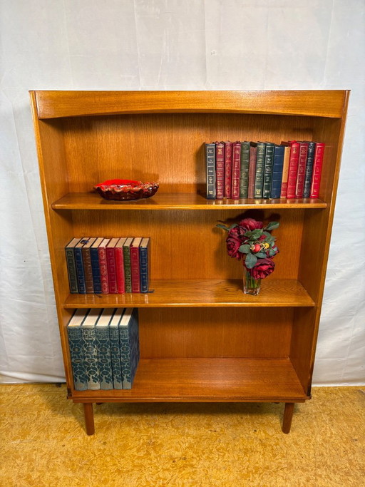 Librería vintage de teca de mediados de siglo | Años 60-70 | Estilo retro escandinavo | Diseño que ahorra espacio.