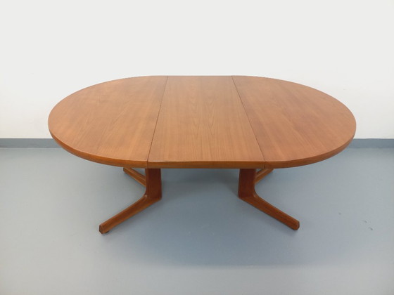 Image 1 of Table à manger ronde scandinave vintage en teck des années 60 avec rallonges