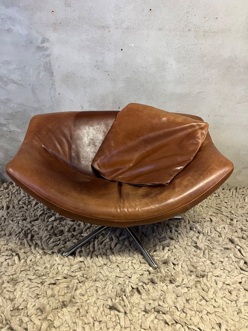 Etichetta GIGI Gerard van den Berg, pelle cognac con base girevole in acciaio inossidabile