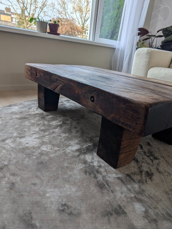 Image 1 of Brutalistischer Couchtisch aus massivem Holz, 72 x 120